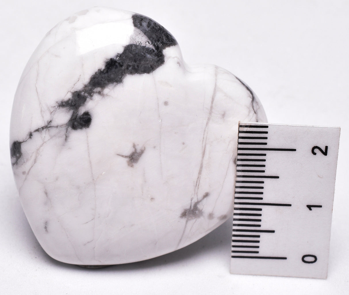 HOWLITE HEART CARVING P392