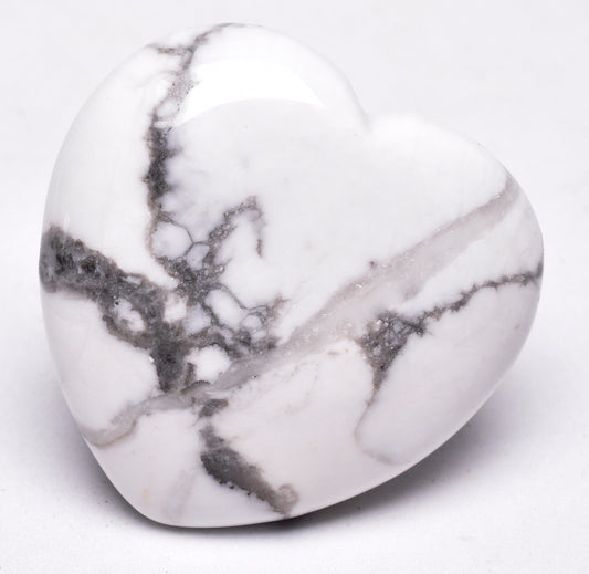 HOWLITE HEART CARVING P1128