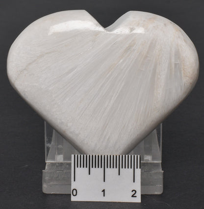 SCOLECITE CARVED HEART P671