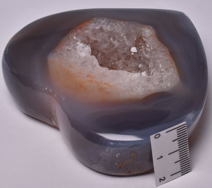 AGATE HEART CARVING WITH QUARTZ P653