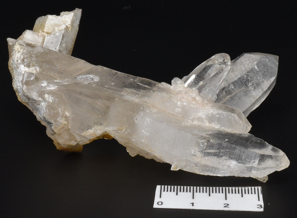 QUARTZ NATURAL CRYSTAL CLUSTER P785