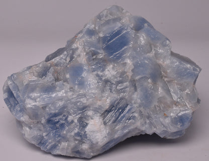 BLUE CALCITE CRYSTAL IN NATURAL FORM P489