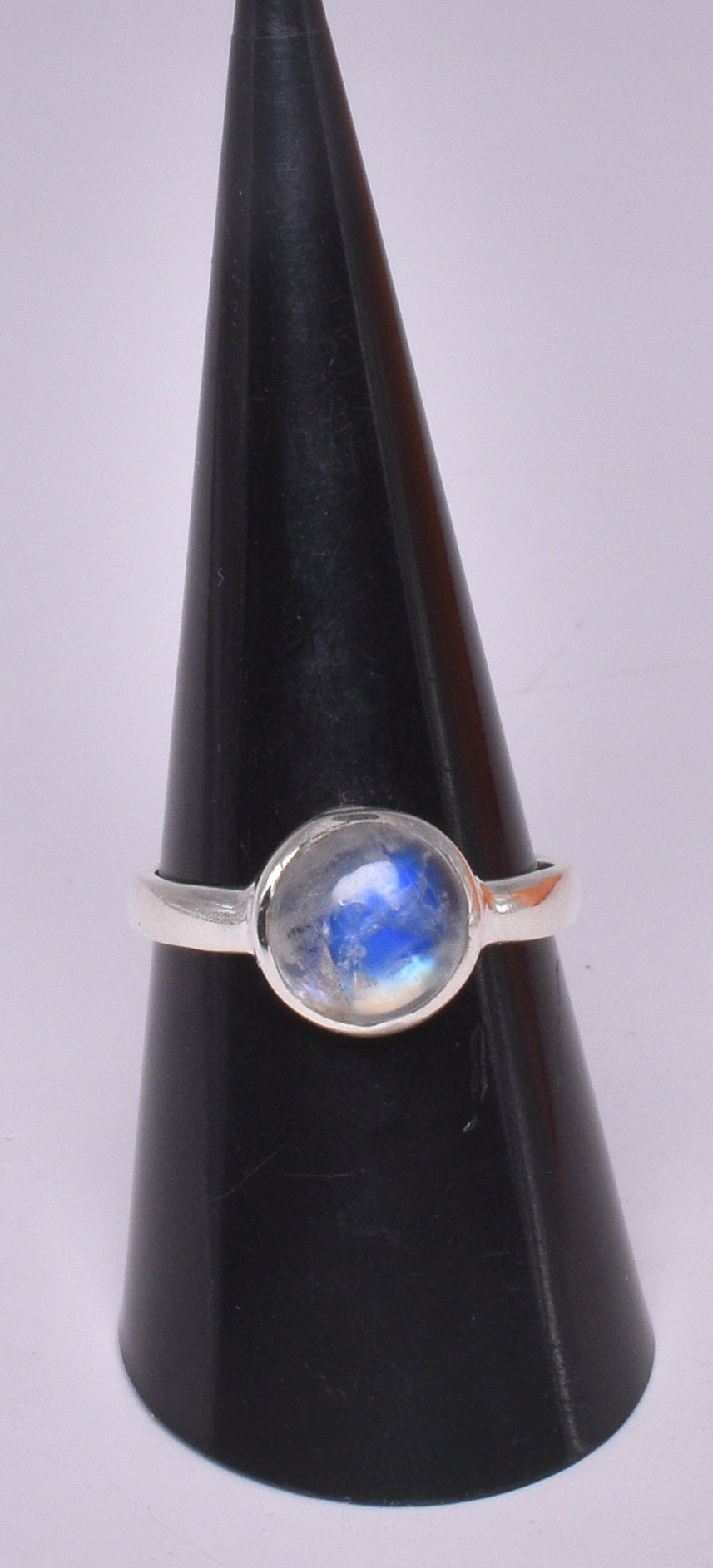 MOONSTONE RING set in STERLING SILVER, SIZE P/8 J205