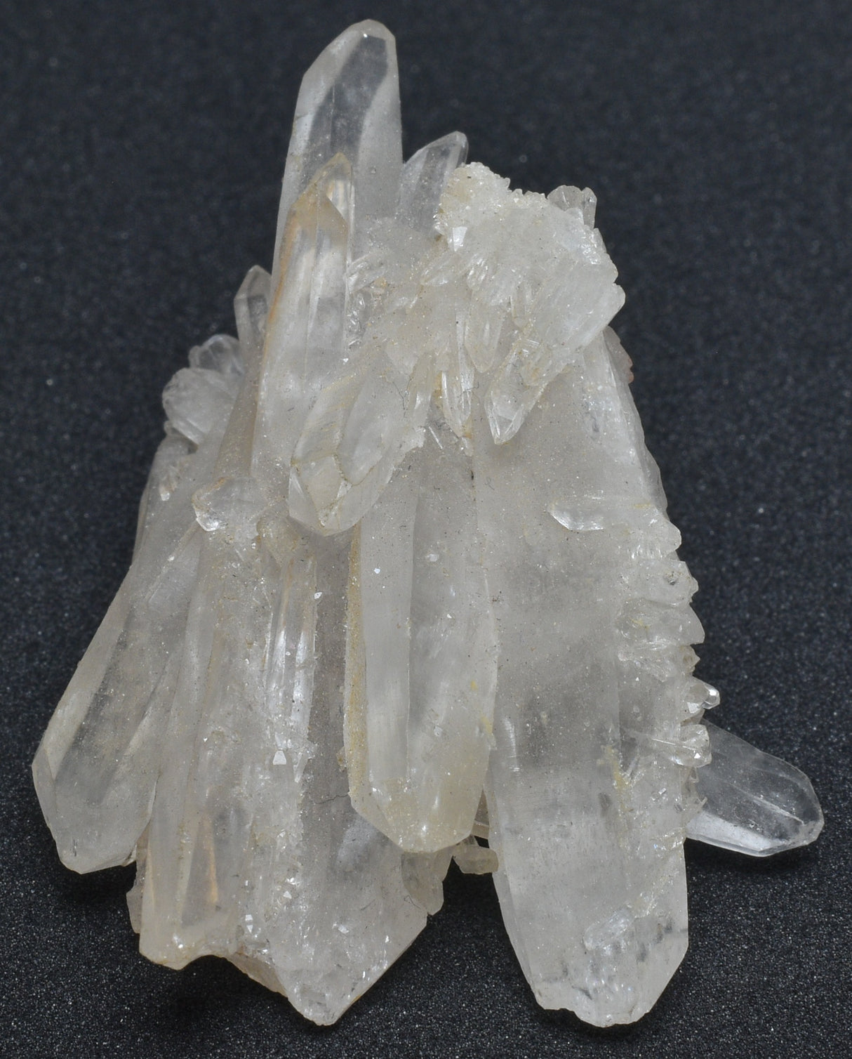 QUARTZ NATURAL CRYSTAL CLUSTER P852