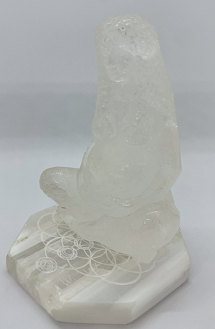 MOTHER EARTH QUARTZ CARVING P122